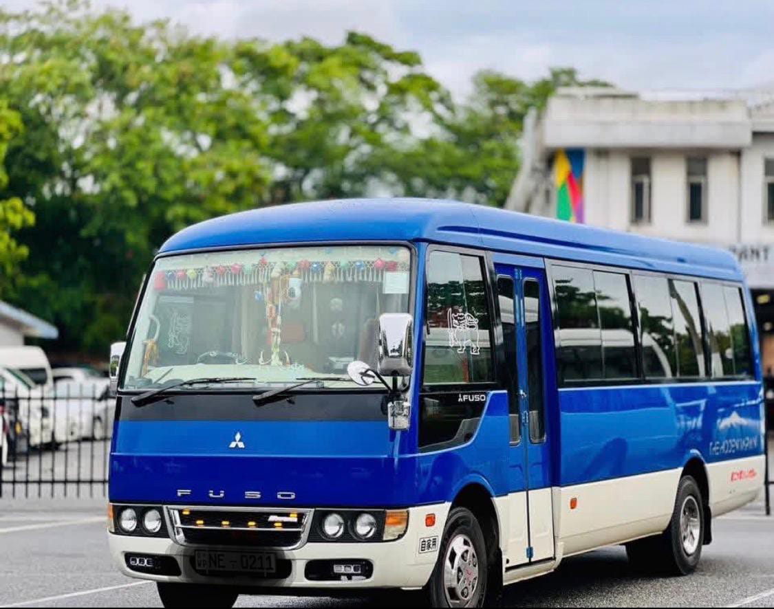 Go Lanka Tours Vehicle